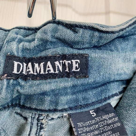 Butt-Lifting Boot Cut Jeans with Faded Detail and Rhinestone Button-Up Fly​ - Picture 4 of 4